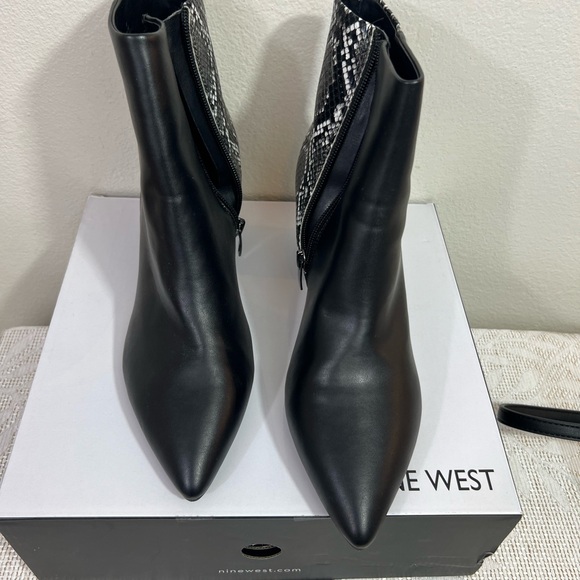 Nine West Black and Snake Print Boots with Bag - Picture 3 of 12